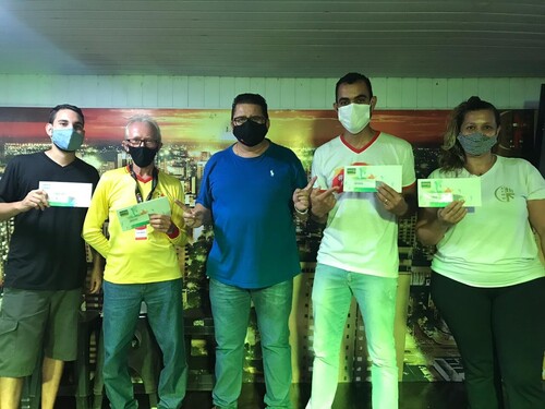 Presidente da AFMM faz entrega de Voucher aos funcion�rios.