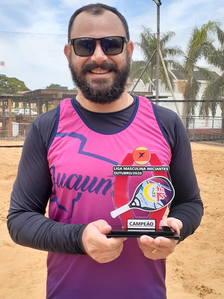 Thiago garante o t�tulo de campe�o do Beach T�nis para iniciantes