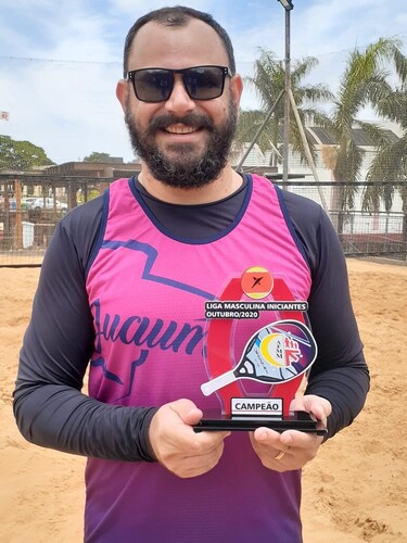 Thiago garante o t�tulo de campe�o do Beach T�nis para iniciantes