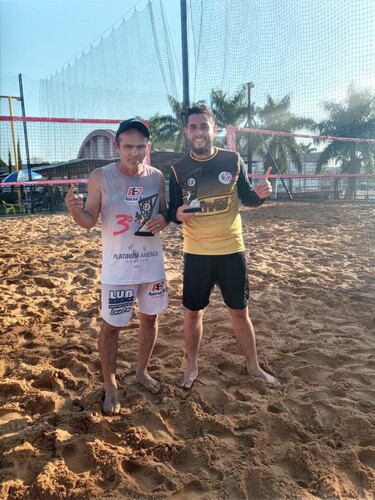 Mathias e Fernando Campe�es de Futev�lei categoria B