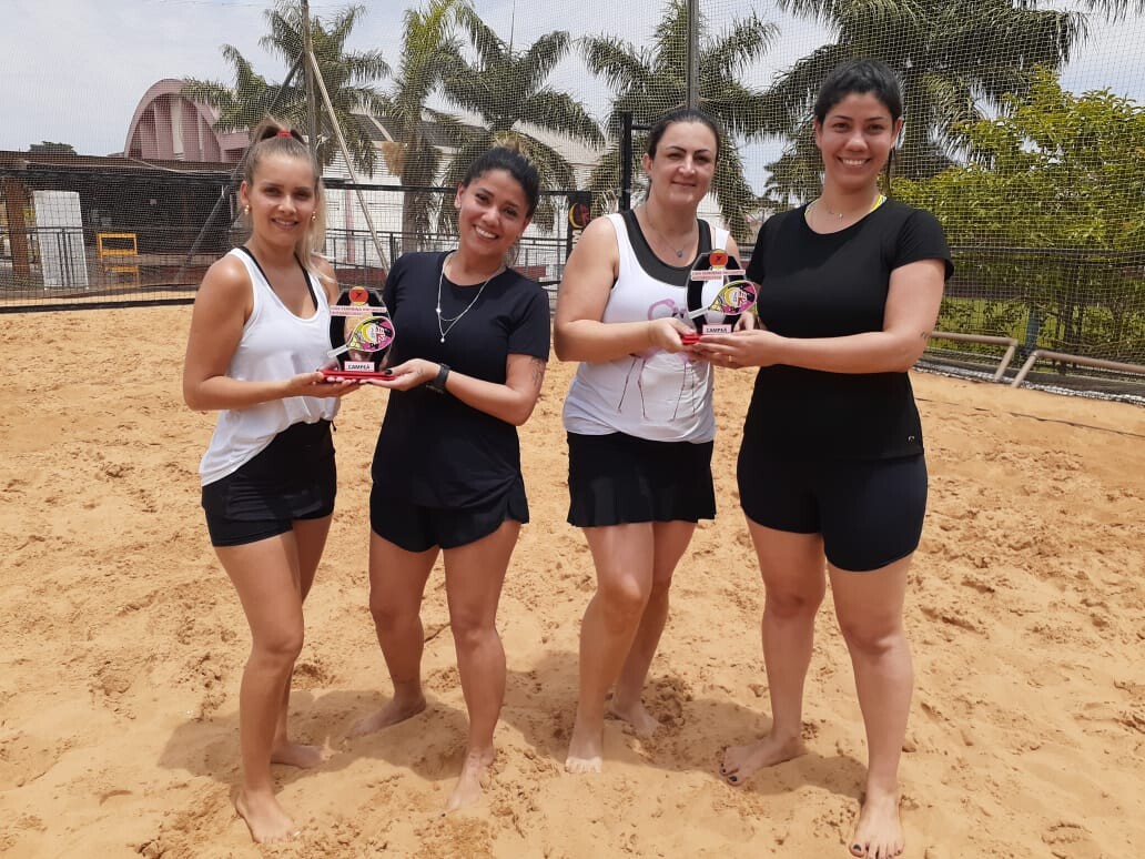 As irm�s Samara e Marcelly  s�o campe�s do torneio de Beach T�nis da AFMM