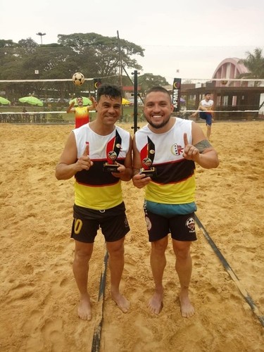 Renan e Dog s�o campe�es do Torneio Interno de Futevolei da AFMM