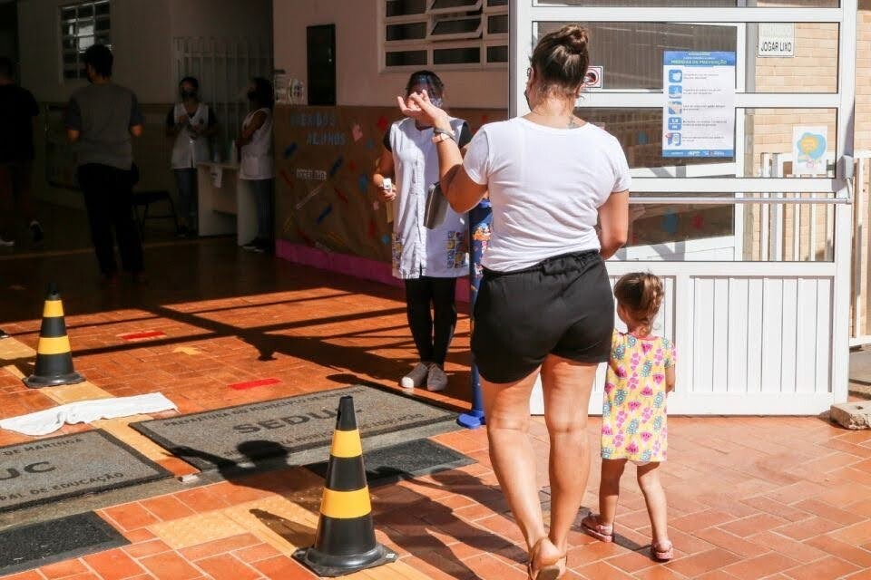 Dia de elei��o nas Escolas e CMEIs de Maring�